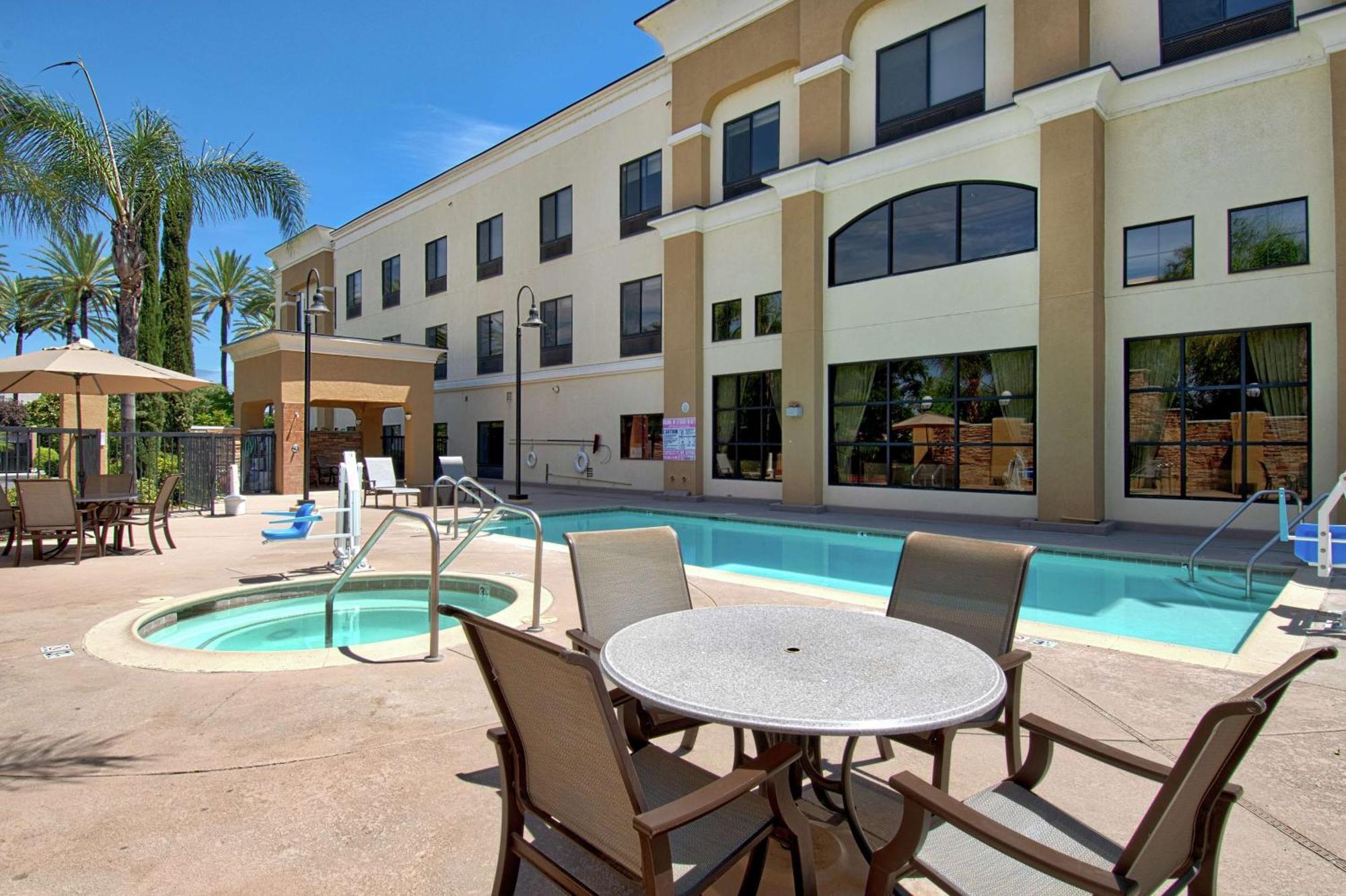Hampton Inn & Suites By Hilton Hemet Menifee Murrieta Екстериор снимка